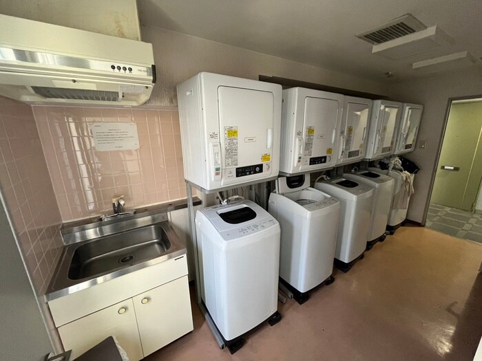 物件内観写真15　(洗濯機置場)