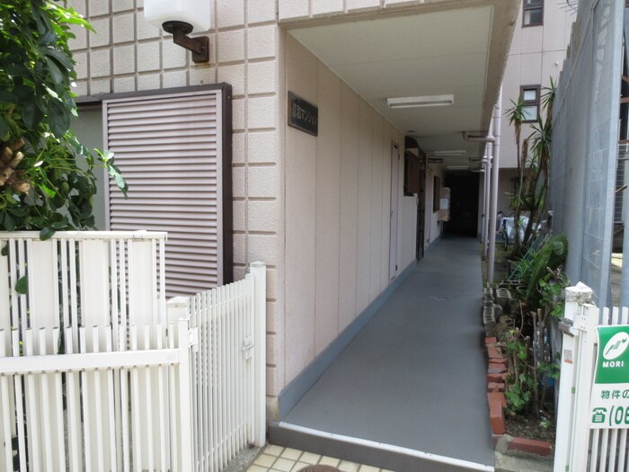 物件外観写真2　(エントランス部分)