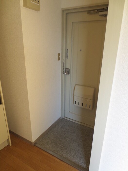 物件内観写真11　(玄関)