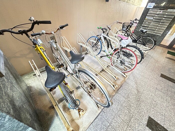 物件外観写真4　(駐輪場)