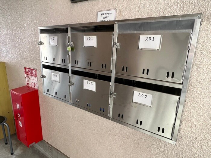 物件外観写真4　(エントランス部分)