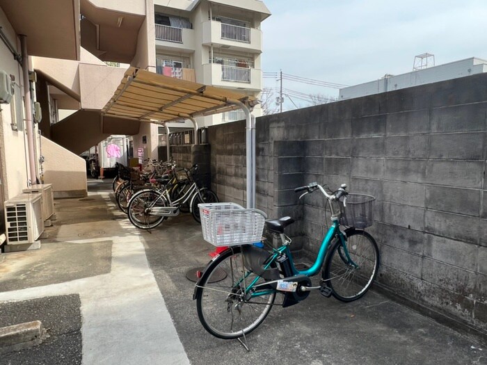 物件外観写真6　(駐輪場)