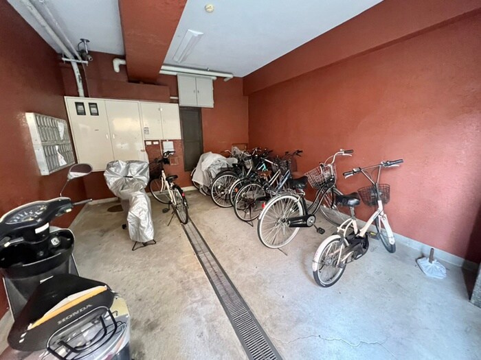 物件外観写真3　(駐輪場)