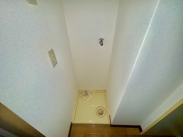 物件内観写真18　(洗濯機置場)
