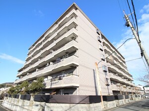 ラポ－ト勧修外観写真