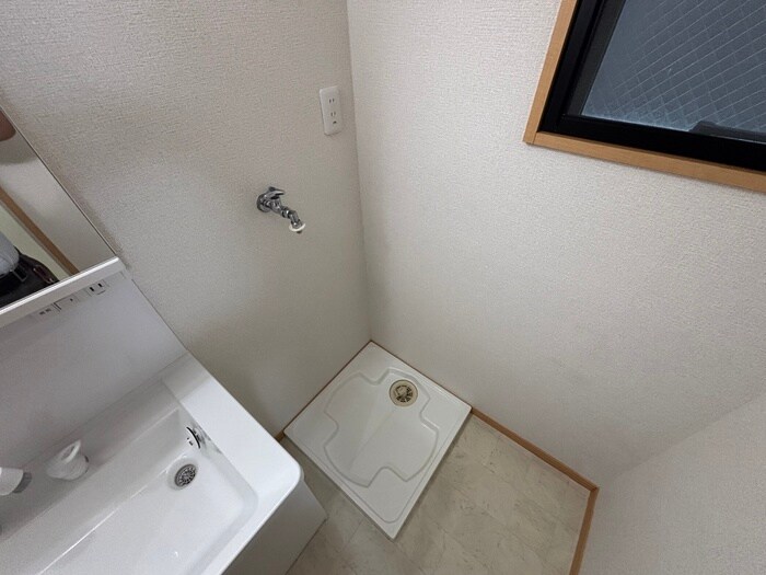 物件内観写真12　(洗濯機置場)