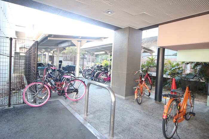 物件外観写真3　(駐輪場)