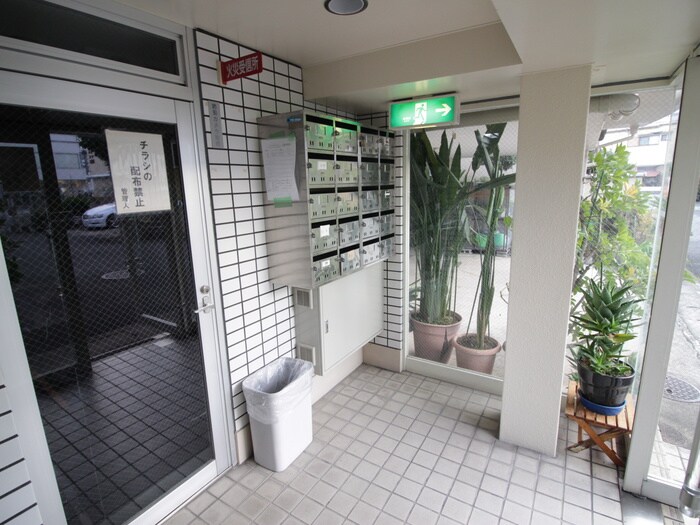 物件外観写真2　(エントランス部分)