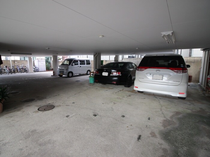 物件外観写真6　(駐車場)