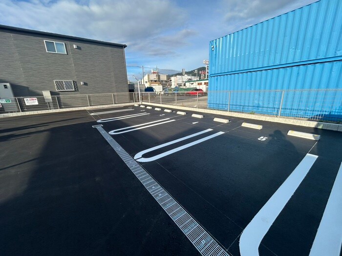 物件外観写真2　(駐車場)