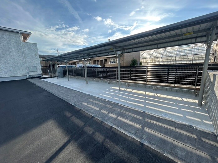 物件外観写真3　(駐輪場)