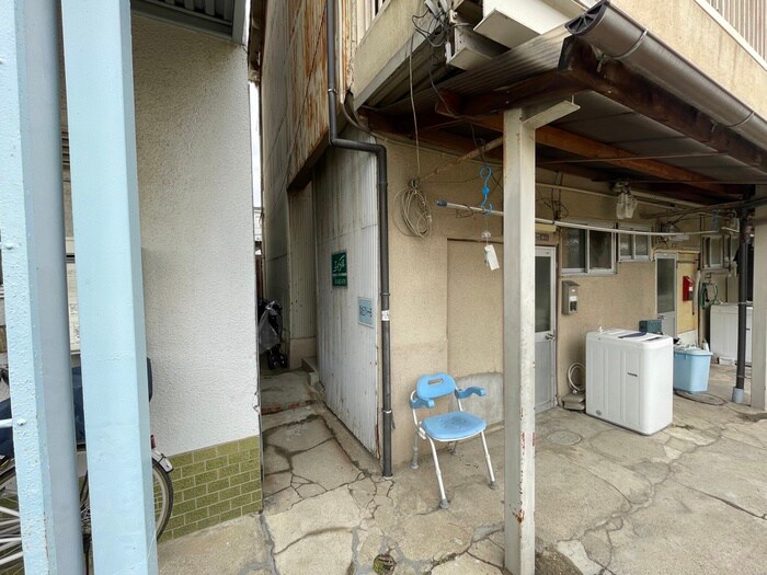 物件外観写真2　(エントランス部分)