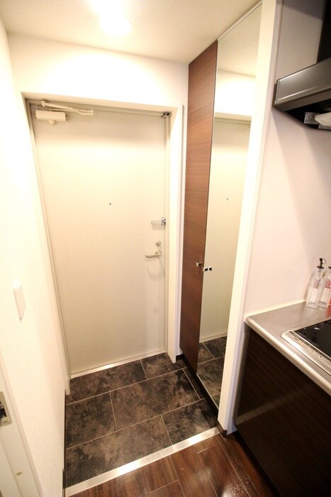 物件内観写真11　(玄関)