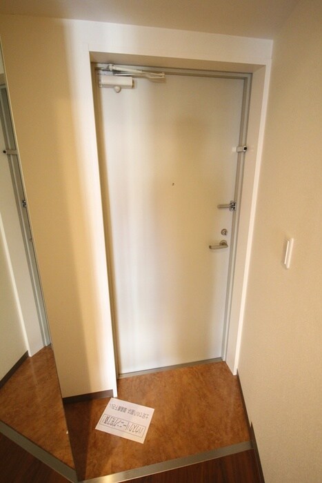 物件内観写真18　(玄関)