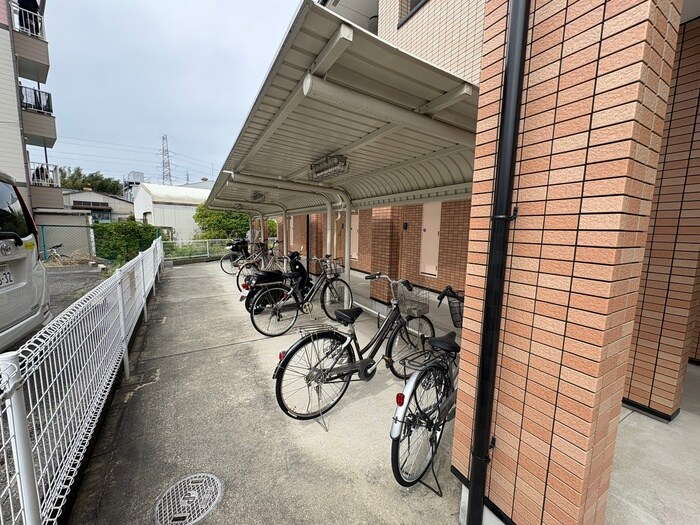 物件外観写真5　(駐輪場)