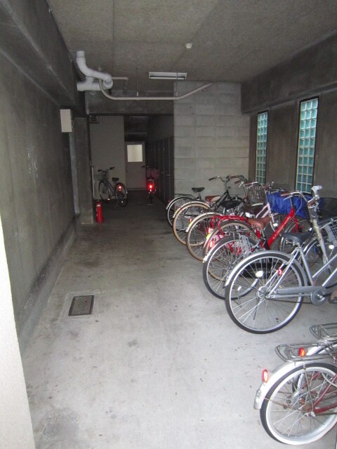 物件外観写真3　(駐輪場)