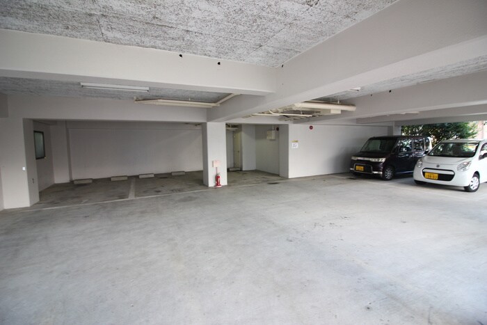 物件外観写真6　(駐車場)