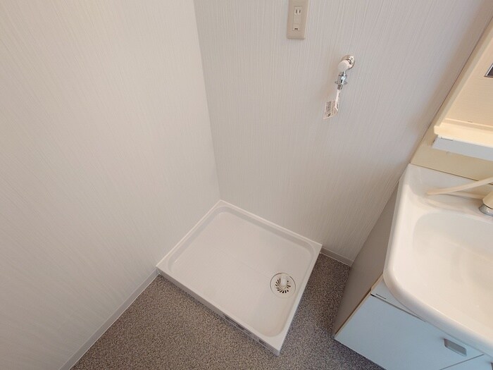 物件内観写真12　(洗濯機置場)