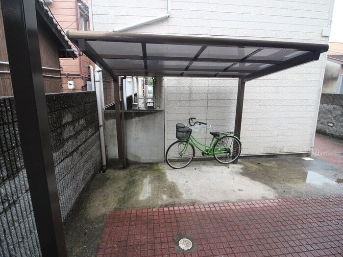 物件外観写真4　(駐輪場)