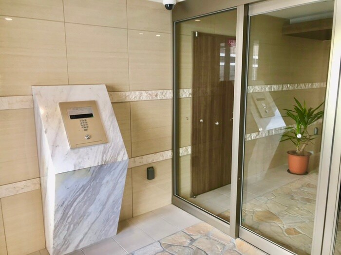 物件外観写真5　(エントランス部分)