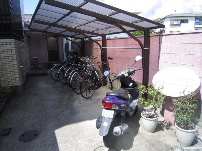 物件外観写真2　(駐輪場)