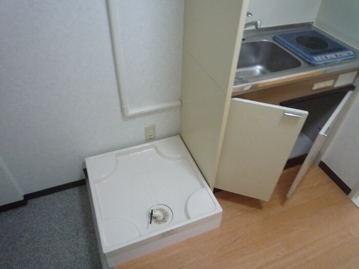 物件内観写真6　(洗濯機置場)