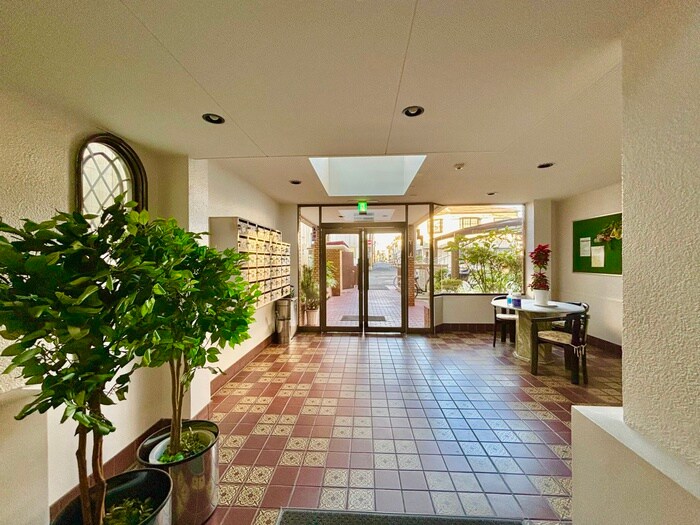 物件外観写真2　(エントランス部分)