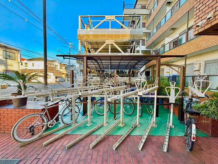 物件外観写真4　(駐輪場)