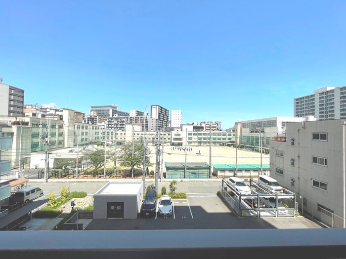 物件内観写真22　(室内からの展望)