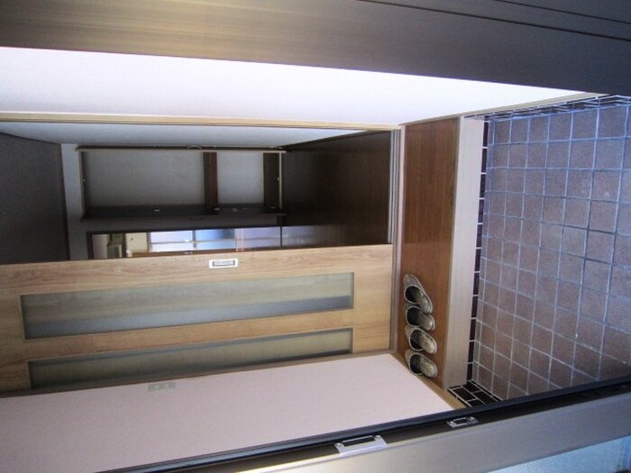 物件内観写真13　(玄関)