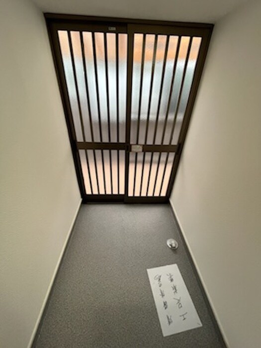 物件内観写真7　(玄関)