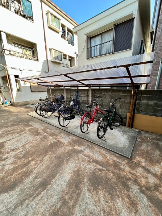 物件外観写真4　(駐輪場)