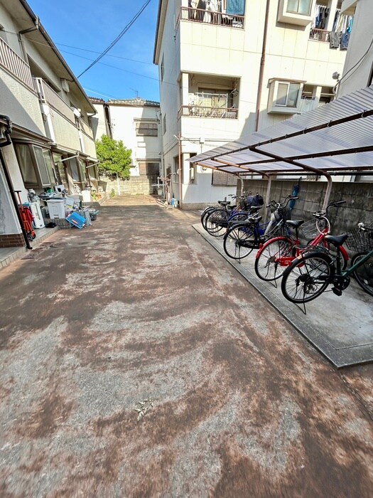 物件外観写真5　(エントランス部分)