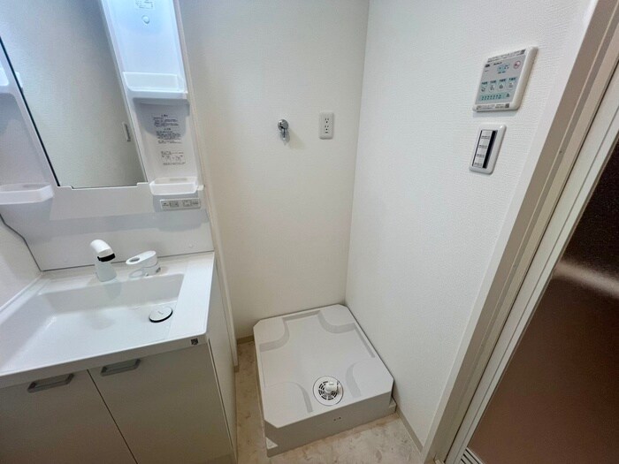 物件内観写真15　(洗濯機置場)