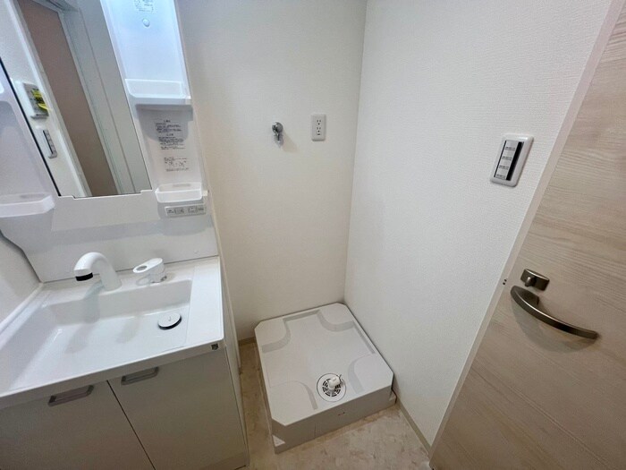 物件内観写真16　(洗濯機置場)