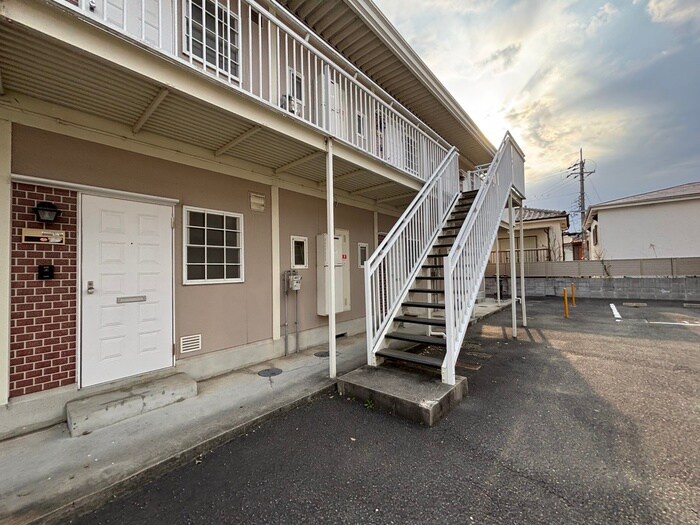 物件外観写真3　(エントランス部分)