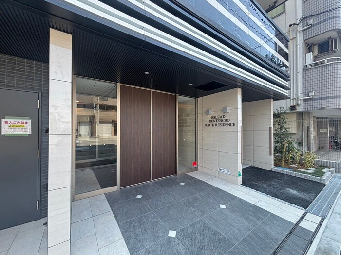 物件外観写真4　(エントランス部分)