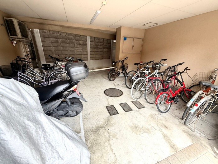 物件外観写真3　(駐輪場)