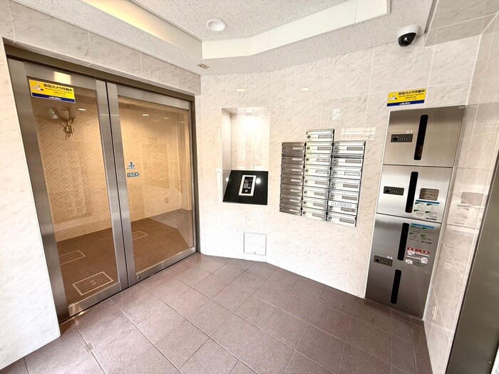 物件外観写真4　(エントランス部分)