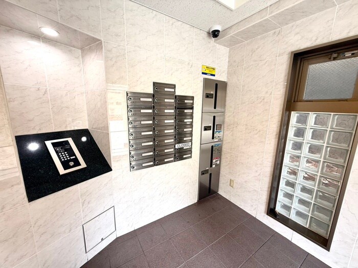 物件外観写真5　(エントランス部分)