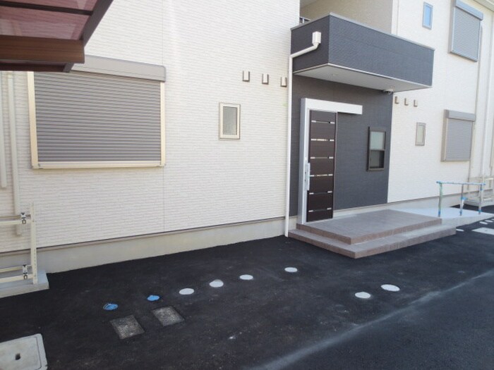 物件外観写真5　(エントランス部分)