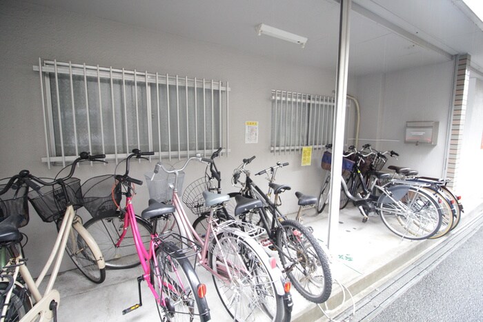 物件外観写真2　(駐輪場)