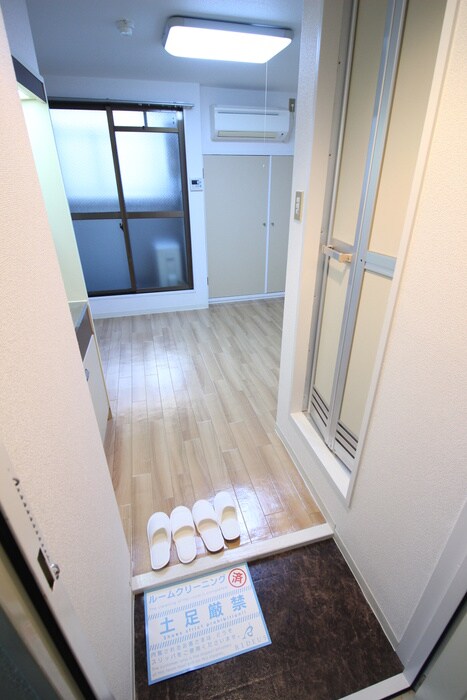 物件内観写真7　(玄関)