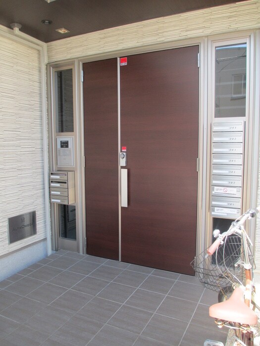 物件外観写真6　(エントランス部分)