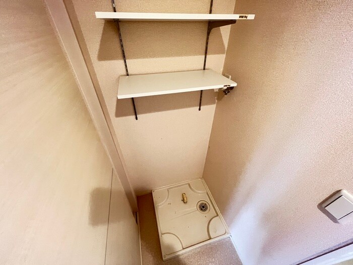 物件内観写真12　(洗濯機置場)