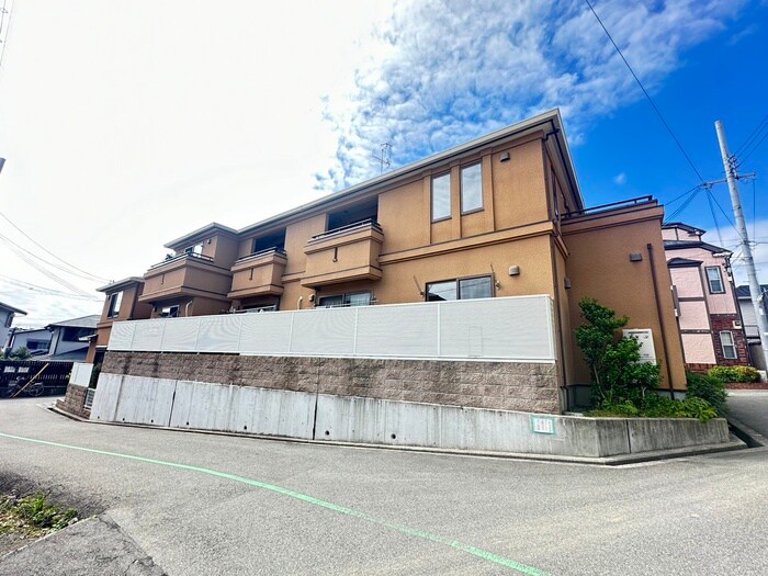 物件外観写真3　(外観写真)