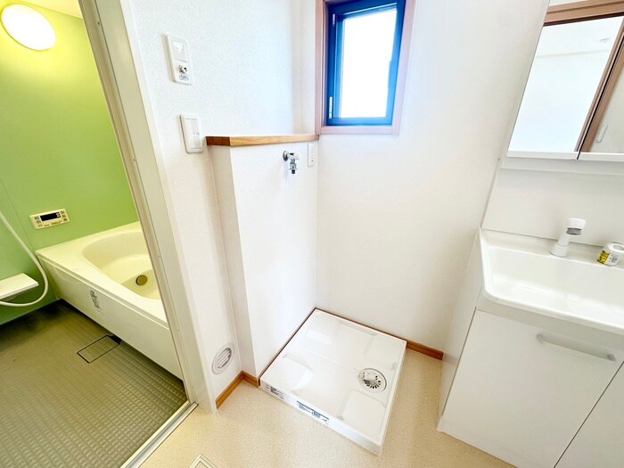 物件内観写真11　(洗濯機置場)