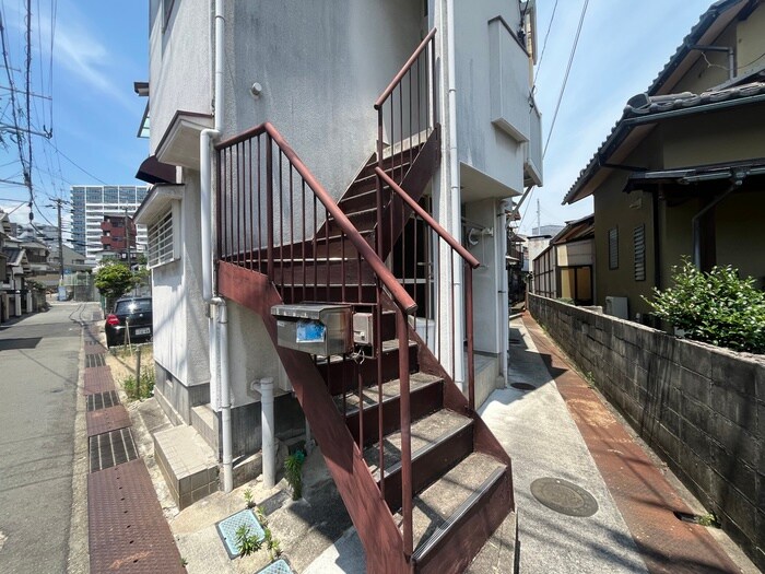 物件外観写真3　(エントランス部分)