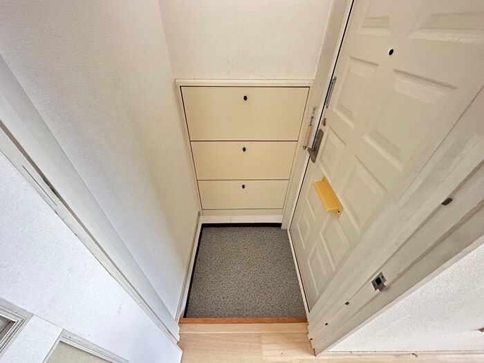 物件内観写真16　(玄関)