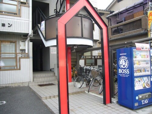 物件外観写真2　(エントランス部分)